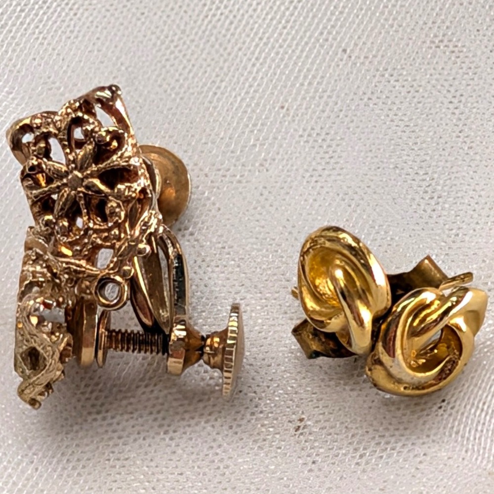 Lot of 2 Gold Tone Earrings Vintage Filigree Screw Back & Love Knot Studs